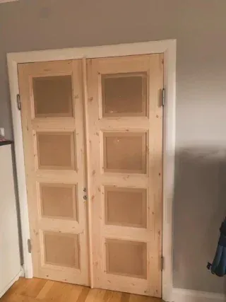 Nymonterade pardörrar